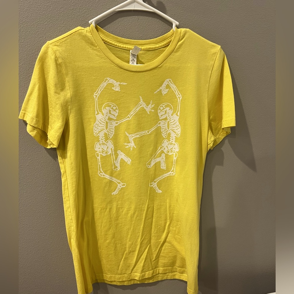Dancing skeleton tee
